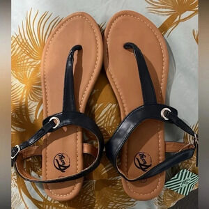 NWTs Trary thong sandals deep blue faux leather Size 11